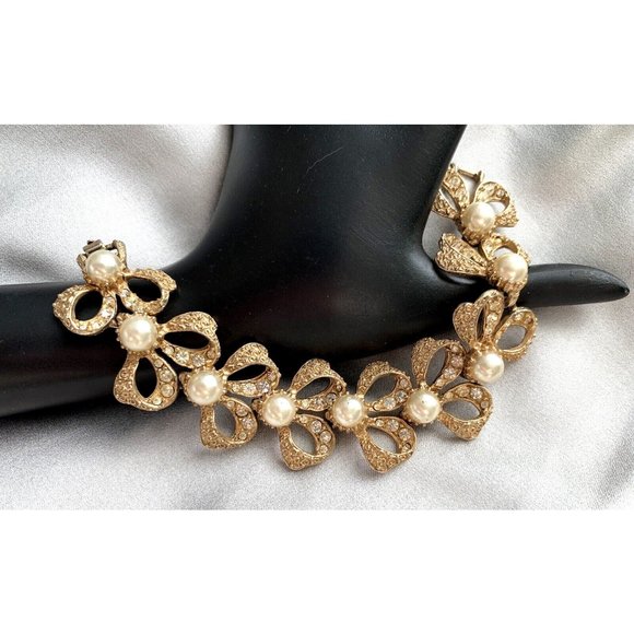 Vintage Hobe Gold Tone Faux Pearl Rhinestone Bows  7" Bracelet Clip Earring Set - Picture 2 of 12